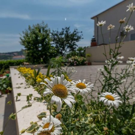 Apartments Flora Трогир Экстерьер фото