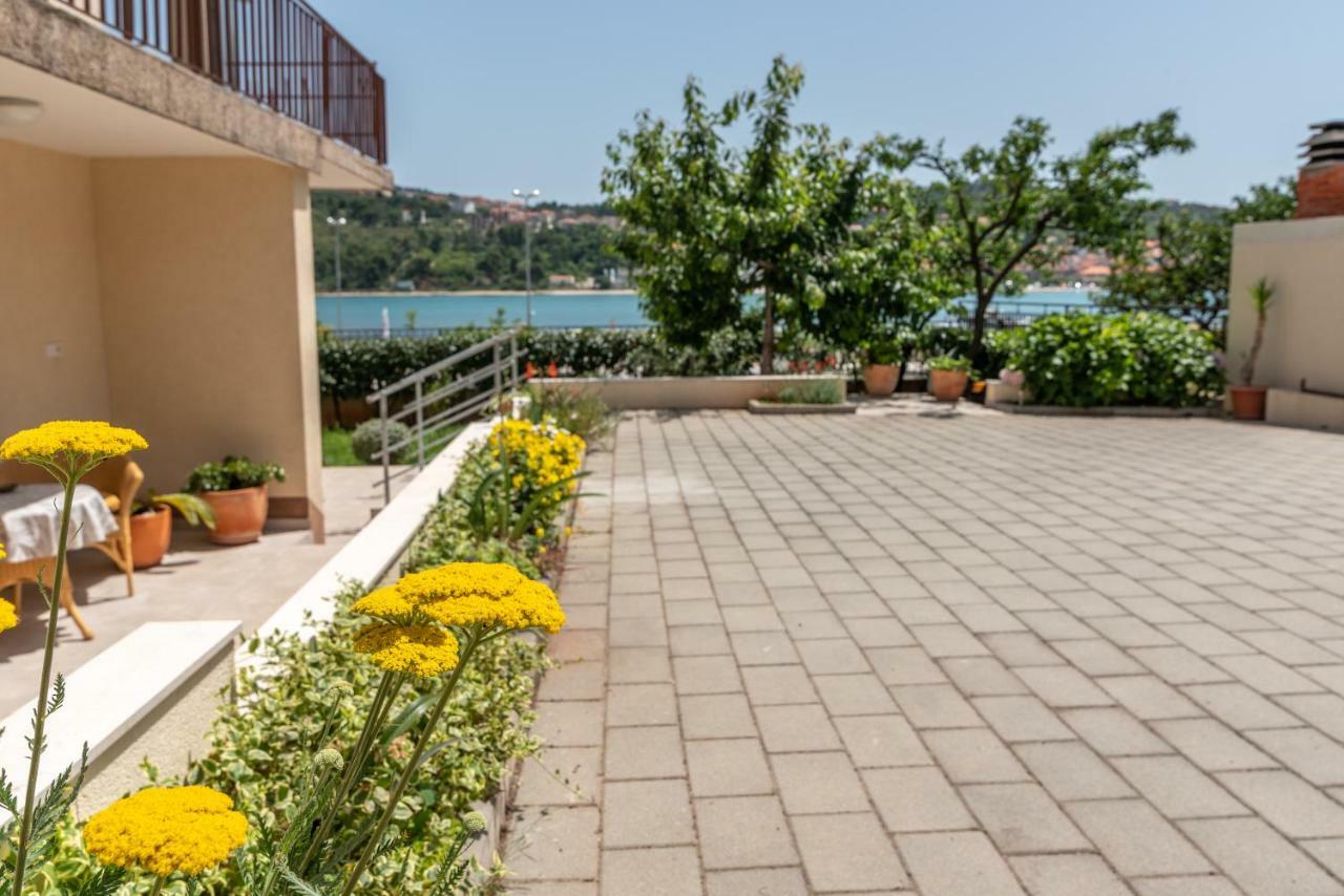 Apartments Flora Трогир Экстерьер фото